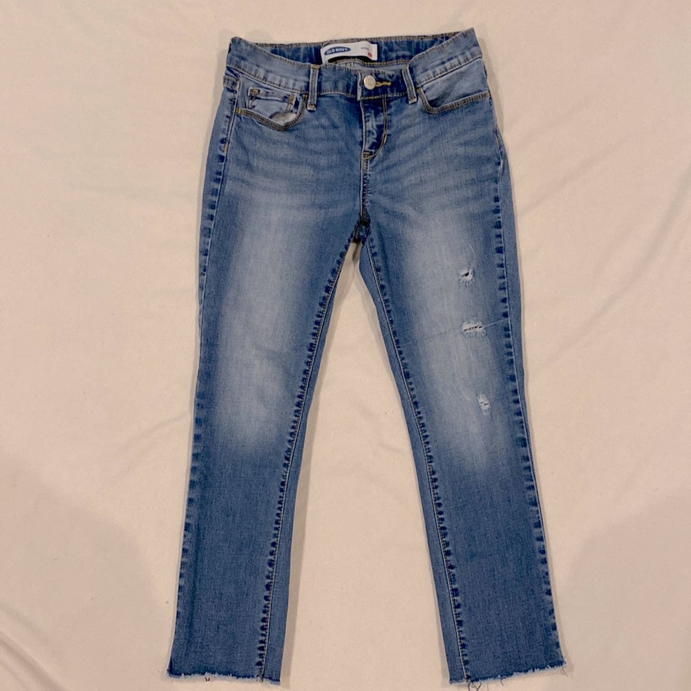 Old Navy Girls Size 10 skinny jeans with distressing on left leg.